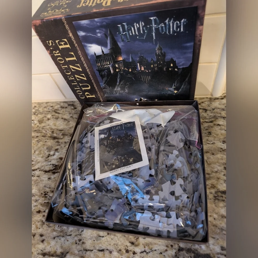 Harry Potter Collector's 550 Piece Puzzle 18 x 24 Hogwarts Castle Boat Complete